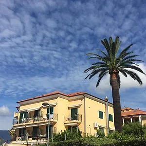albergo-villa-ada.hotelitalianriviera.com/